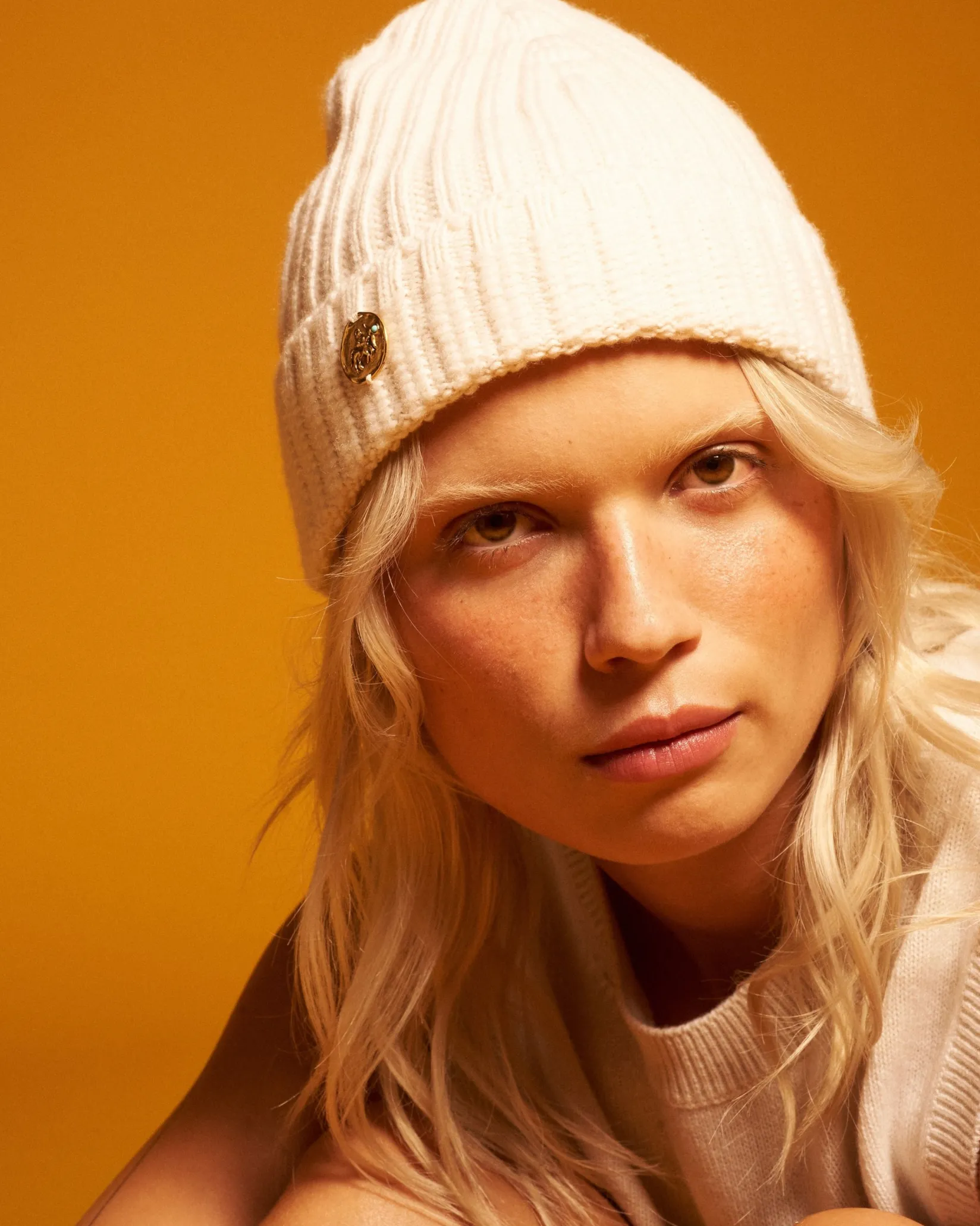 Women Barrie Beanie hat in cashmere to be personalised with a zodiac medal