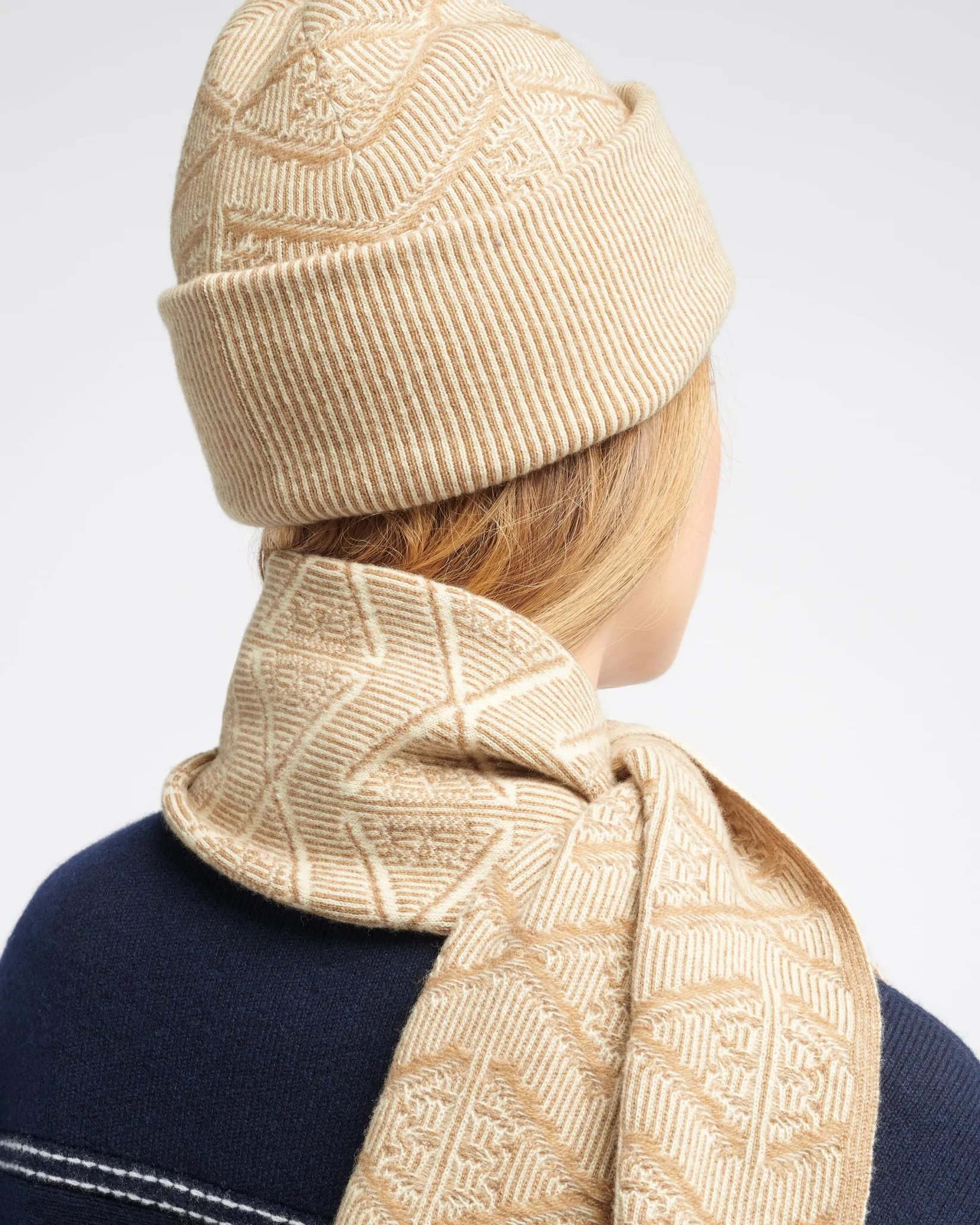 Women Barrie Beanie hat in cashmere with a monogram motif