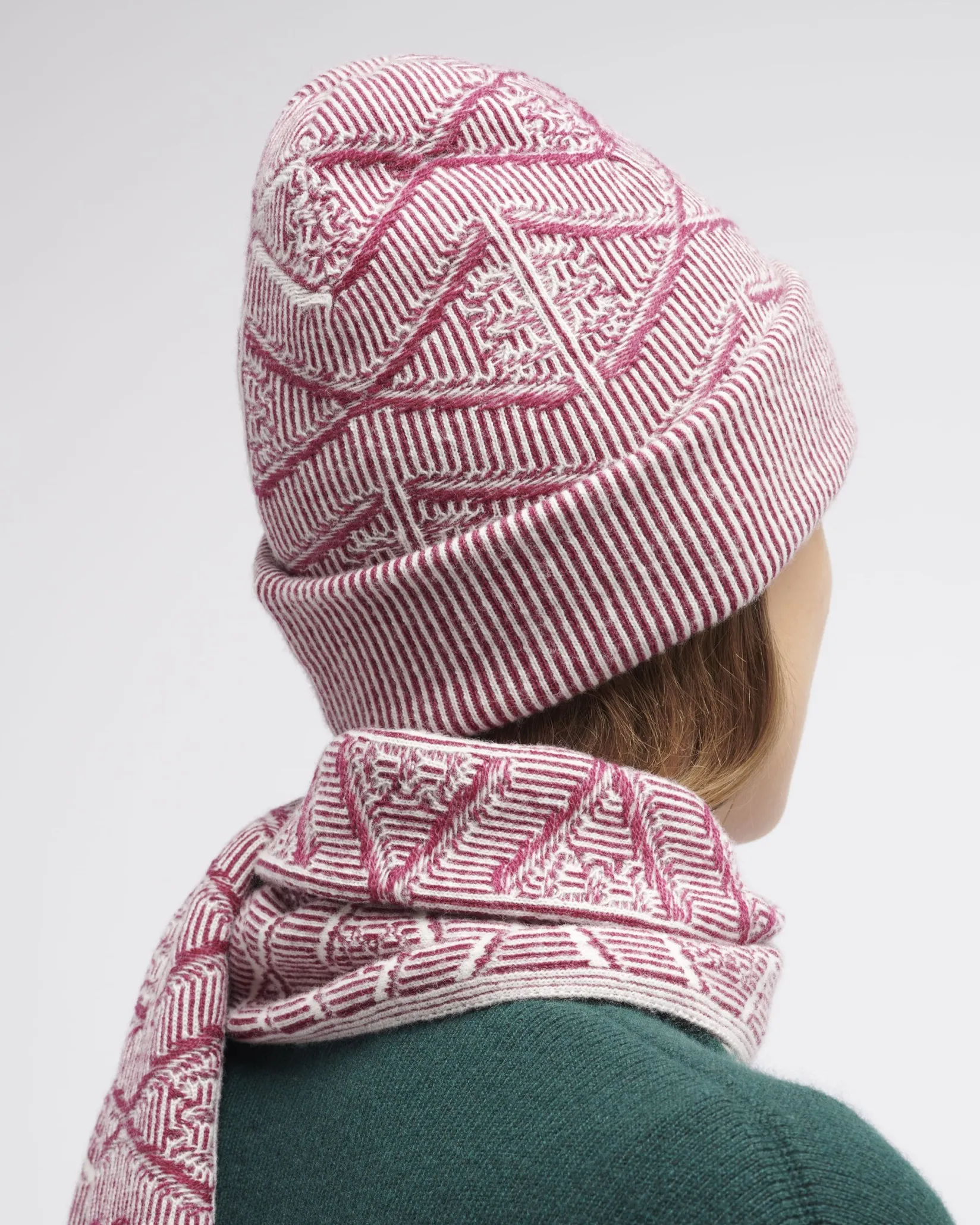 Women Barrie Beanie hat in cashmere with a monogram motif
