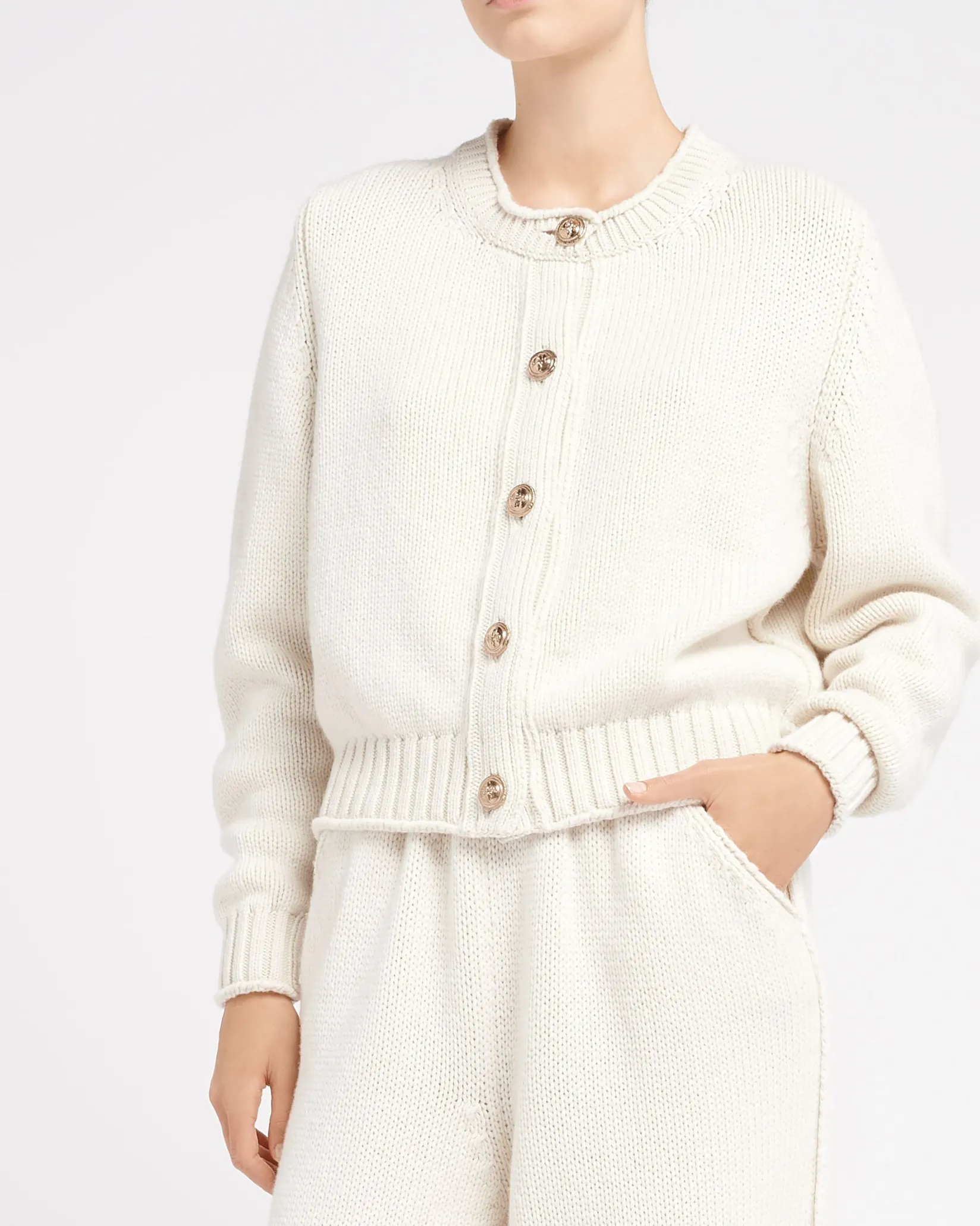 Women Barrie Cardigan in chunky cashmere with gold buttons