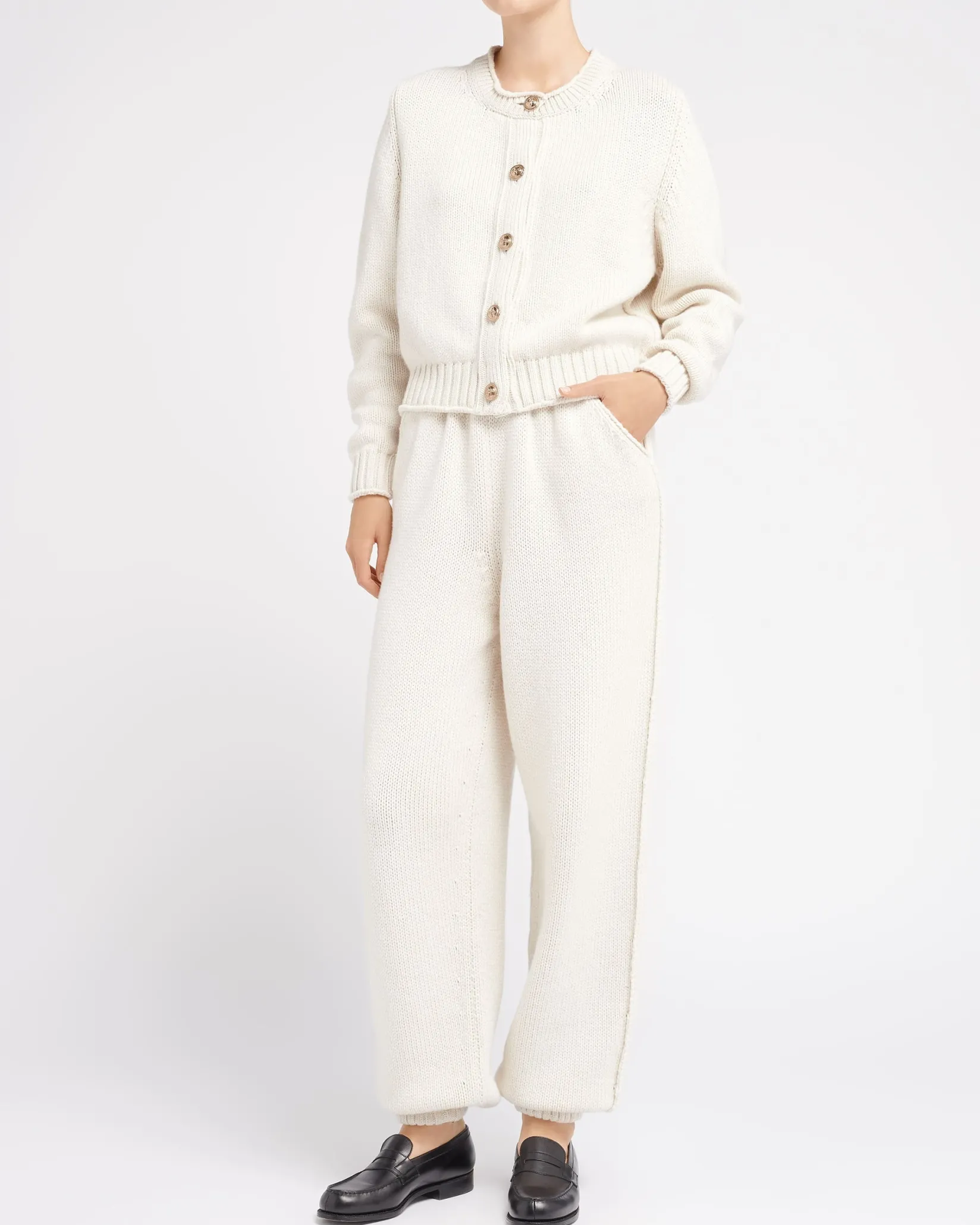 Women Barrie Cardigan in chunky cashmere with gold buttons