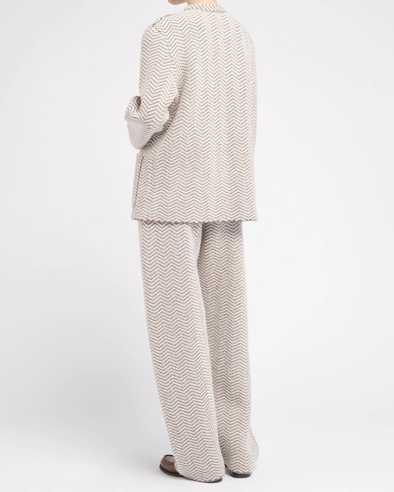Women Barrie Cashmere, wool and silk tailored jacket with a chevron motif
