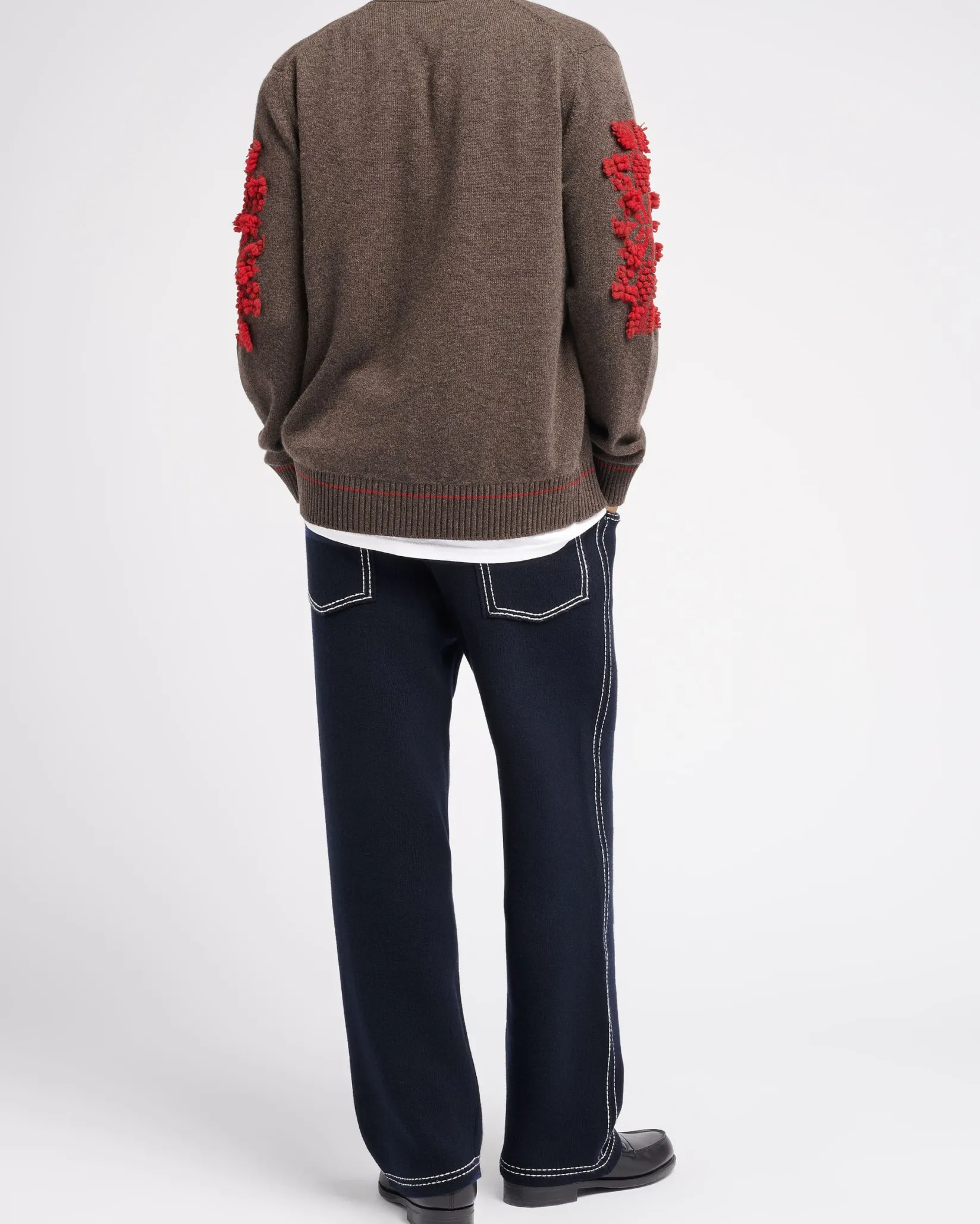 Barrie 3D logo V-neck cashmere cardigan