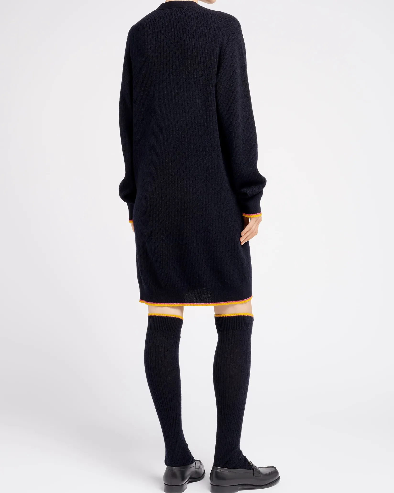 Women Barrie Long V-neck cardigan in lightweight cashmere