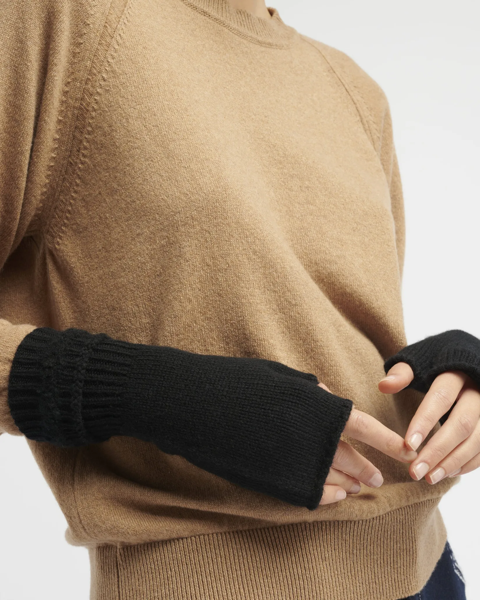 Women Barrie Shearling-effect cashmere fingerless gloves