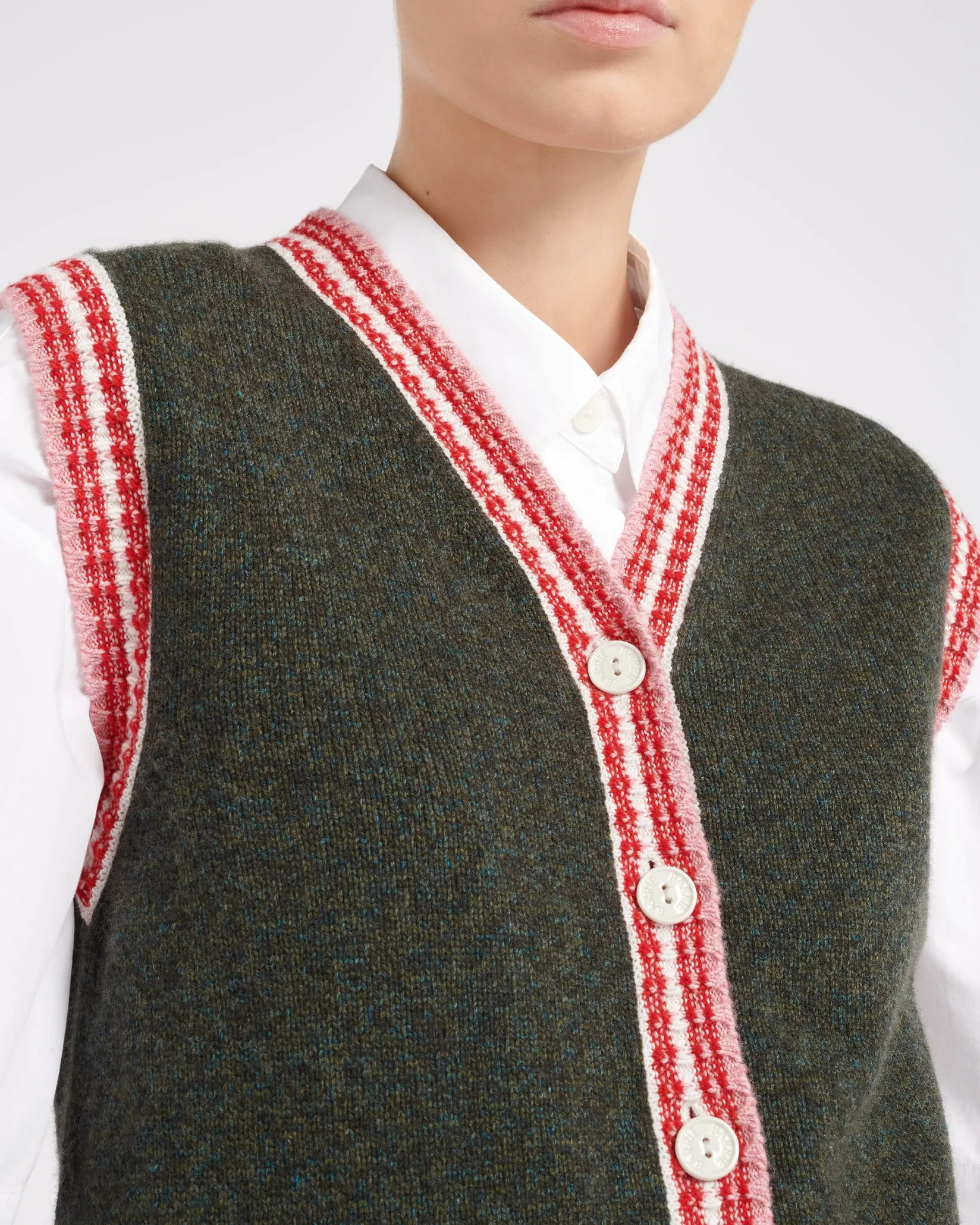 Women Barrie Sleeveless cashmere cardigan