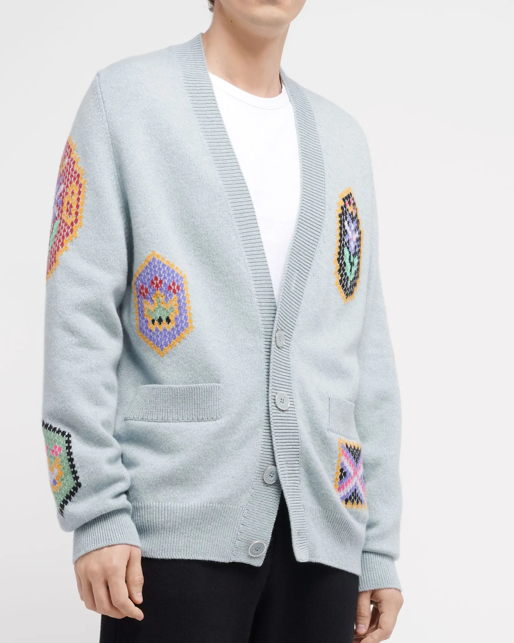 Barrie V-neck cardigan with Scottish symbols in cashmere