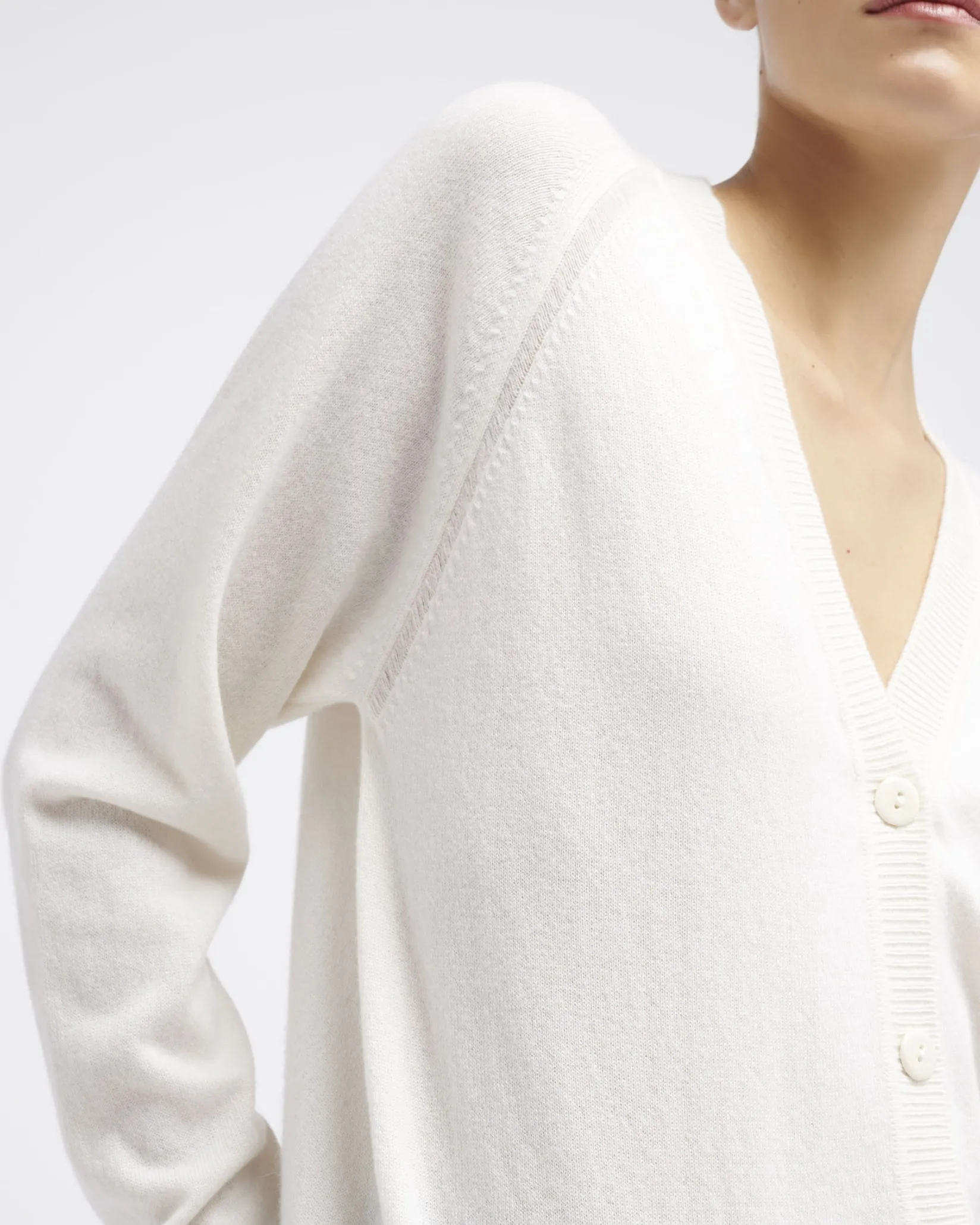 Women Barrie V-neck cashmere cardigan