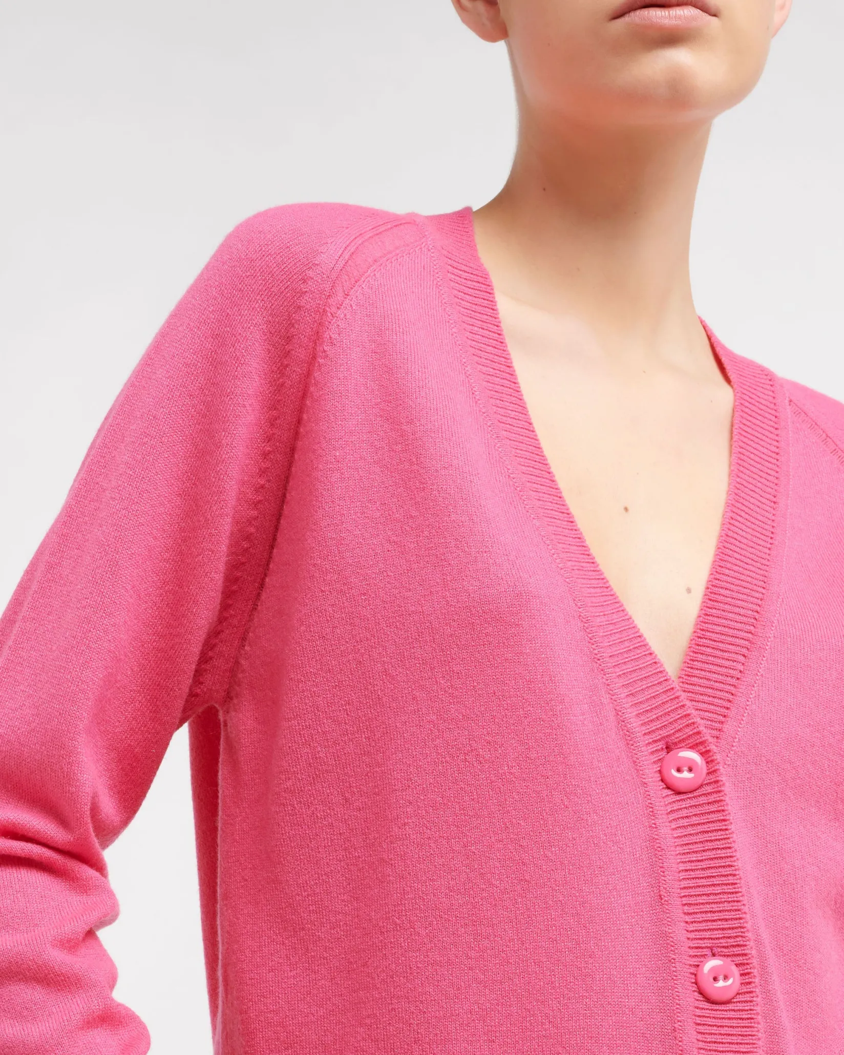 Women Barrie V-neck cashmere cardigan