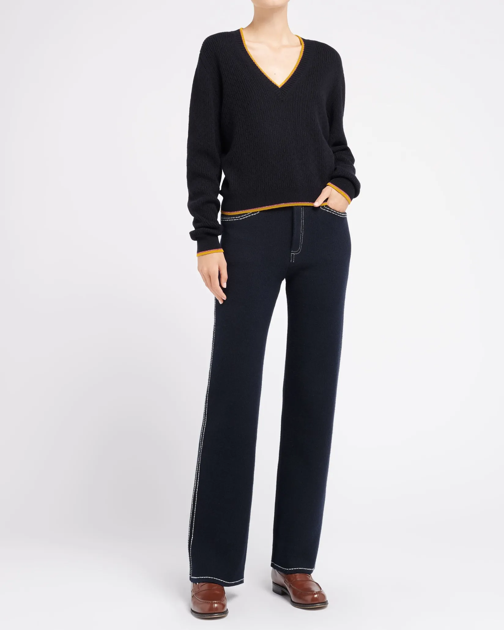 Women Barrie V-neck jumper in lightweight cashmere